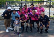 Dirigentes e integrantes del 'aguerrido' equipo del Chinantla, que se encuentran desempenando una excelente campaña en la Liga Mi Barrio y logicamente están comandando en la tabla de posiciones. (Foto Cortesía: LiMiBa)