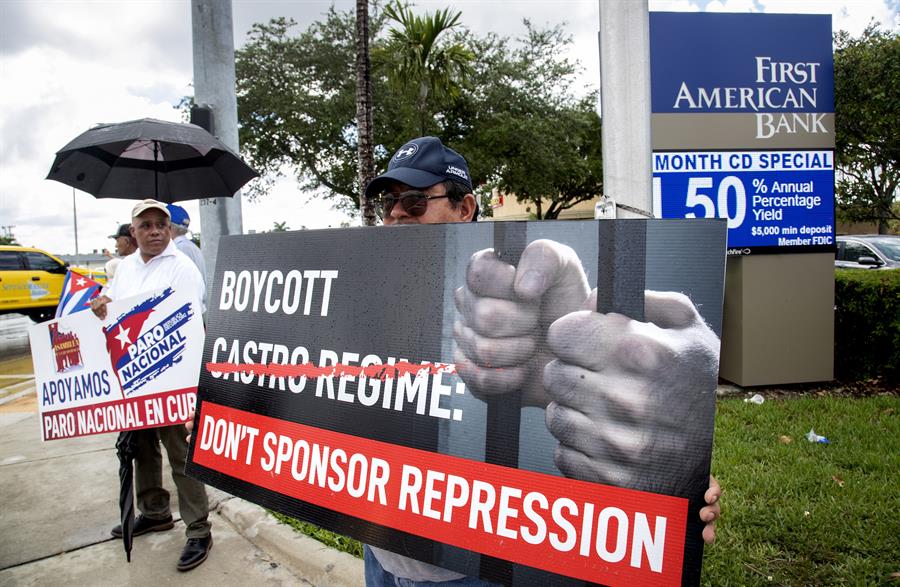 Cubanos protestan