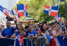 Dominicanos desfilan en Nueva York para celebrar sus logros Dominicanos desfilan en Nueva York