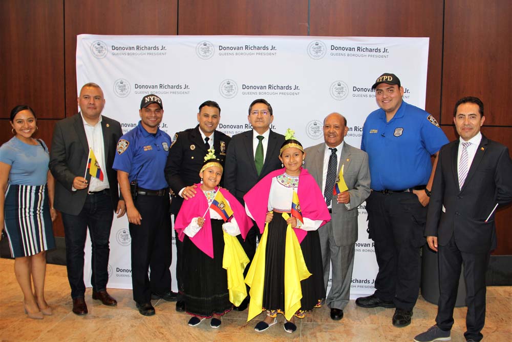 ECUATORIANOS CELEBRAN SU HISTORIA