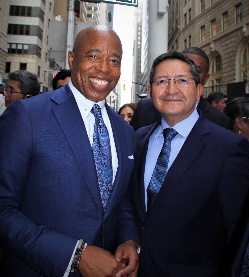 El Embj. Sandoval mantiene una muy activa agenda de trabajo, en la cual la prioridad son los inmigrantes ecuatorianos en su jurisdicci&oacute;n consular, que incluye el &aacute;rea Tri-Estatal y para ello trabaja con las autoridades de la ciudad de Nueva York, lideradas por el alcalde Eric Adams.