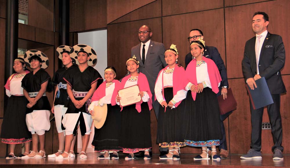 DONOVAN RICHARDS, MOYA, CONSUL BENITEZ NINAS