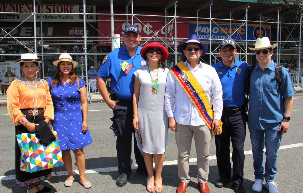 En el desfile ecuatoriano reinó el espíritu de fraternidad y fue una oportunidad para expresar la disposición de colaboració