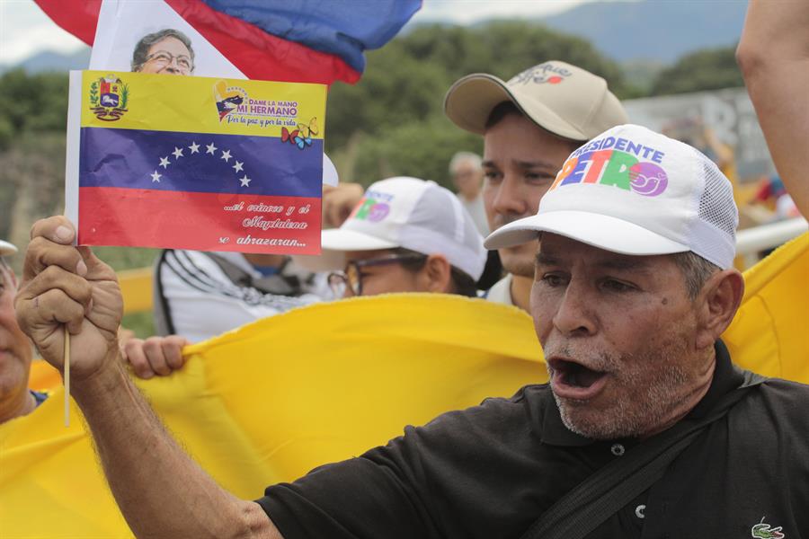 Fiesta en la frontera de Colombia (2)