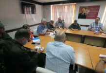 Cuba confirma que coordina con EE.UU. ayuda para sofocar incendio Cuba confirmó este sábado que coordina con EE.UU. la ayuda ofrecida por ese país ante el gran incendio que sigue activo en dos de los ochos depósitos de crudo en la zona industrial de la ciudad de Matanzas (occcidente).