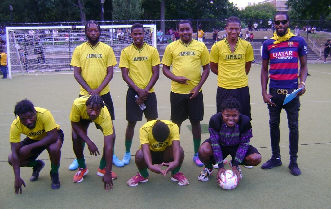JAMROCK Valley Integrantes del JAMROCK Valley acompañados por su Coach (DT), es el actual súper líder y es el conjunto que se está convirtiendo en el equipo a vencer en el campeonato de la HONDUCOL Liga de Fútbol. (Foto: Buki Chapin