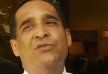 El comisionado (concejal) de Miami-Dade (EE.UU.) Joe Martínez, acusado por la Fiscalía de corrupción bajo los cargos de "compensación ilegal" y "conspiración para cometer una compensación ilegal", salió en libertad bajo fianza este miércoles tras pagar 12.500 dólares.
