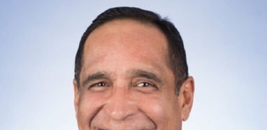 Joe Martínez.