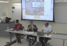 Jose Bayona (C), director de la Oficina de Medios Étnicos y Comunitarios; Jehangir Khattak (D), Communications Director o Darlie Gervais (I), Advertising Boost Initiative Manger del Center for Community Media de CUNY.