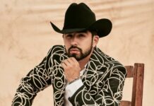 Joss Favela: "Mi nuevo disco es mi forma de decir: 'Papá, lo conseguimos'" Joss Favela (Sinaloa, México, 1990) estrena el próximo 9 de septiembre su nuevo álbum, "Aclarando la mente", en el que el cantante mexicano rinde homenaje al sueño frustrado de ser artista que tenía su padre utilizando en alguna de sus composiciones un acordeón familiar restaurado.