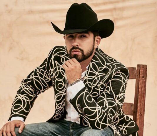 Joss Favela (Sinaloa, México, 1990) estrena el próximo 9 de septiembre su nuevo álbum, "Aclarando la mente", en el que el cantante mexicano rinde homenaje al sueño frustrado de ser artista que tenía su padre utilizando en alguna de sus composiciones un acordeón familiar restaurado.