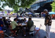 Latinos de Nueva York, una comunidad en transición Ahora que las miradas están en una creciente comunidad latina que resalta en el quehacer de la ciudad de Nueva York, podríamos enfocarnos en distintos ámbitos sobre cómo esta comunidad está ampliando sus espacios demográficos dentro de los que además destaca su influencia política, económica, social y cultural.