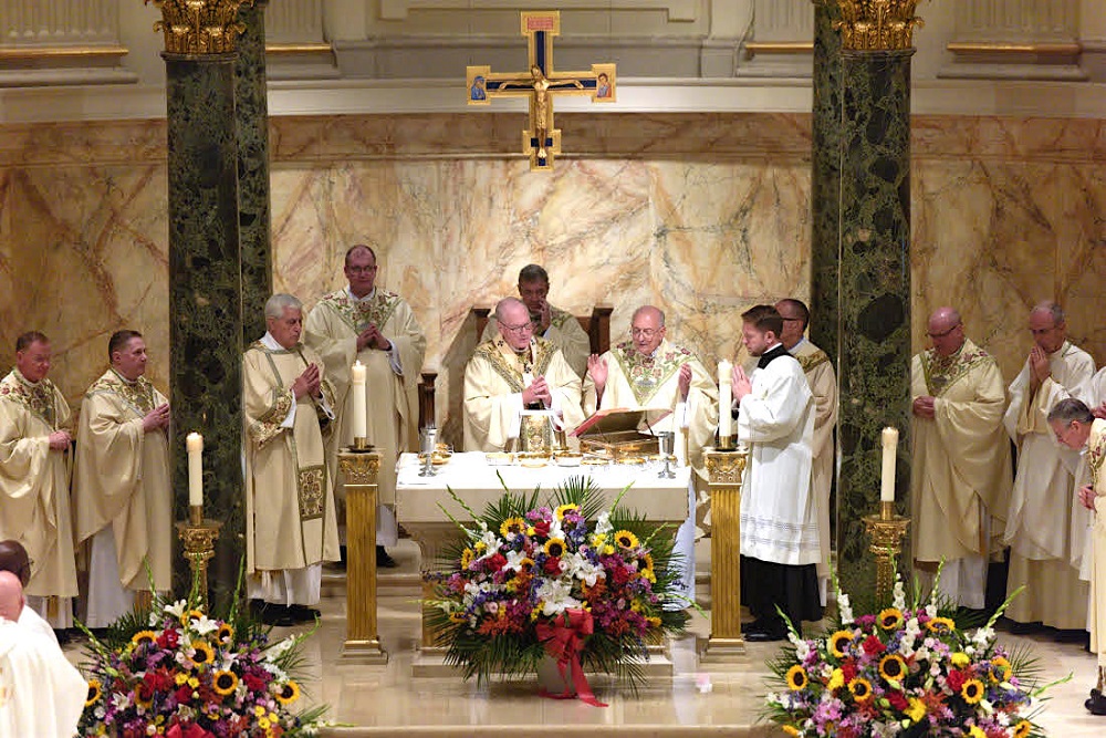 La misa por el bicentenario de la fundación de la catedral-basílica de San Jaime, fue concelebrada por el arzobispo de la ciudad de Nueva York, Su Eminencia Timothy Dolan, conjuntamente con el obispo de Brooklyn, Robert Brennan y el obispo de Rockville Centre, John Barres.