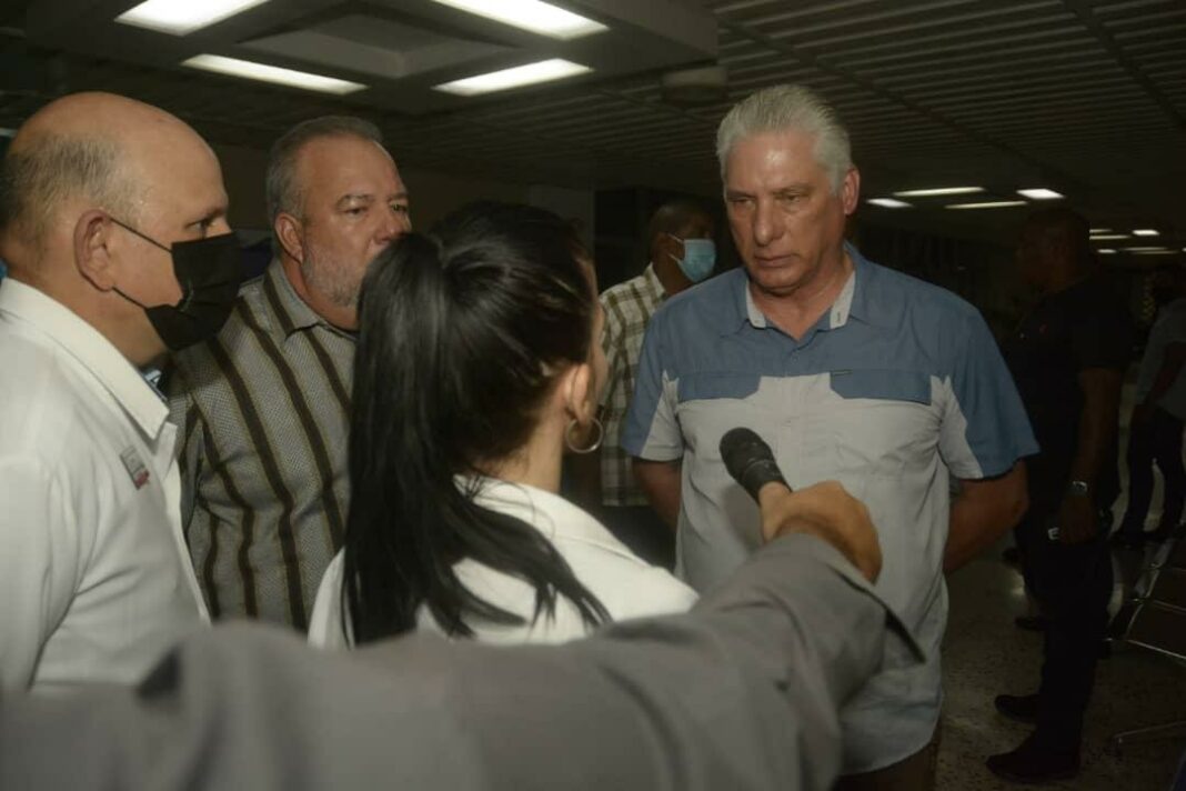 Miguel Días Canel-Foto twitter Matanzas Al menos 17 bomberos están desaparecidos durante el intento de sofocar el incendio provocado por la explosión de un depósito de combustible en Matanzas (occidente de Cuba), informó este sábado la Presidencia.