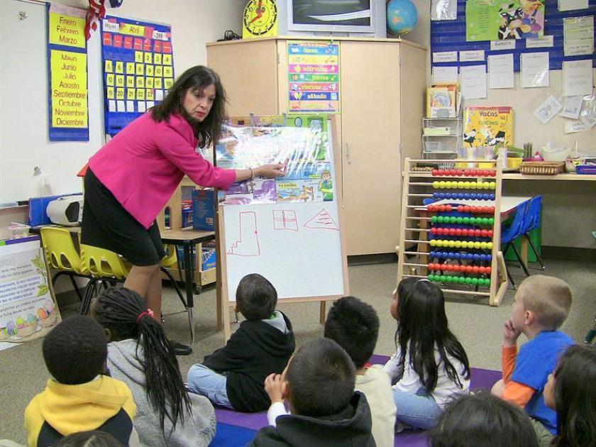 El gobierno estadounidense pidi&oacute; este mi&eacute;rcoles a los gobiernos estatales y locales una subida de sueldos a los educadores, como parte de las medidas necesarias para paliar la falta de profesores en este inicio del curso escolar.