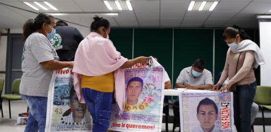 Padres de Ayotzinapa