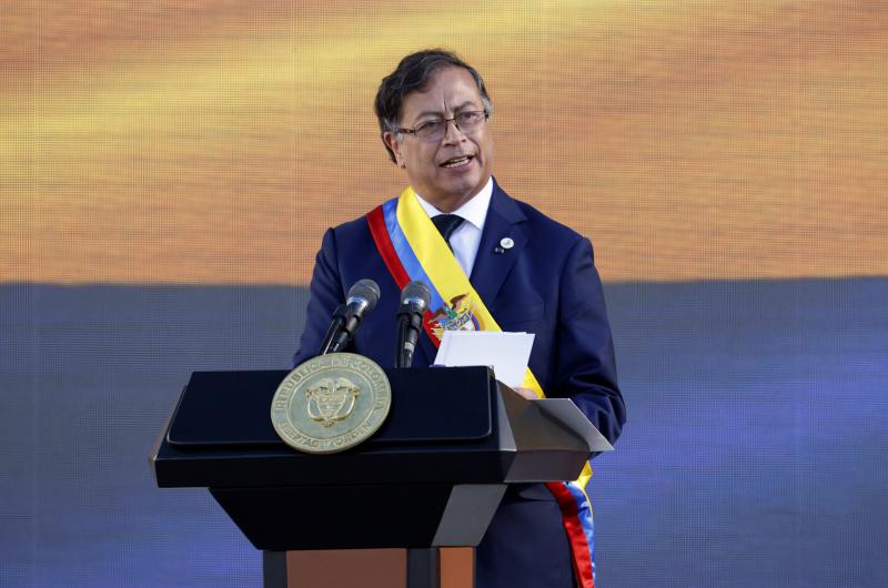 Petro La Policía y la avanzada de seguridad de Presidencia encontraron un artefacto explosivo en una zona cercana al municipio colombiano de Ituango, donde el jefe de Estado colombiano, Gustavo Petro, está celebrando un acto.