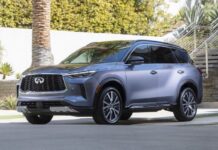Infiniti ha sacado el QX60 del ostracismo, presentando su nueva generación en el 2022. Es un auto muy mejorado, que, si bien comparte sus componentes mecánicos en el Nissan Pathfinder.
