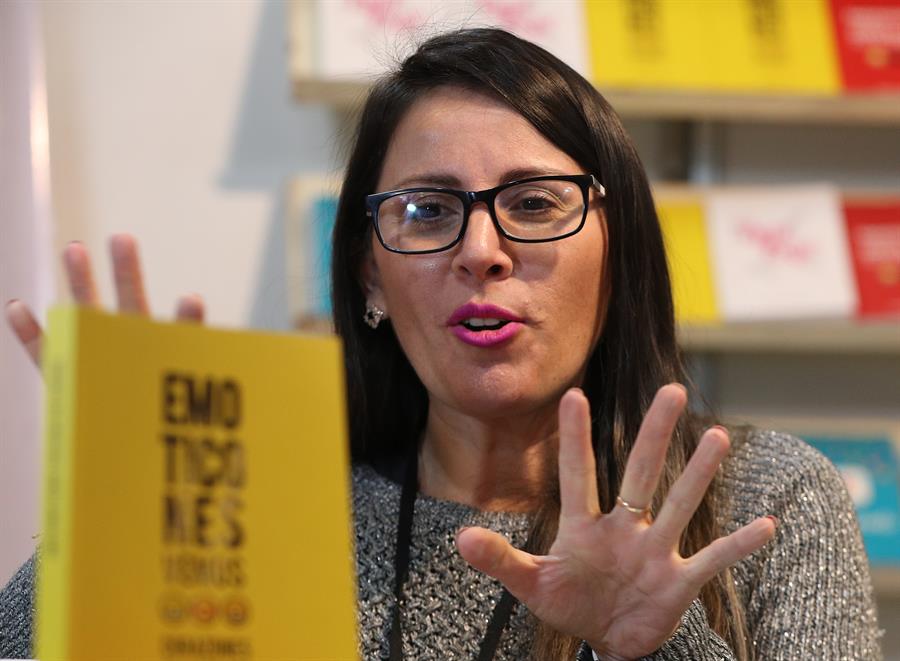 Sin pretensiones y casi por accidente, lo que comenz&oacute; para la boliviana Yovinca Arredondo como una "terapia" para escribir sus propias emociones se convirti&oacute; en una novela.