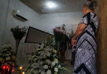 Familiares no sepultan a joven presuntamente asesinada por policías en México funeral en Mèxico