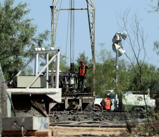 México indemnizará a familias de mineros atrapados pero seguirá con rescate mineros atrapados