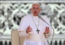 El papa pide eliminar "las raíces del odio" que causaron el Holocausto El papa Francisco