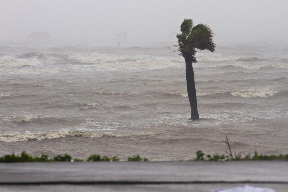 perturbación en el Atlántico tormenta tropical