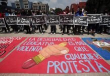 Protesta de padres de Ayotzinapa y filtración de detalles del último informe Activistas y familiares de los estudiantes desaparecidos de Ayotzinapa realizan hoy una jornada de protesta (2)