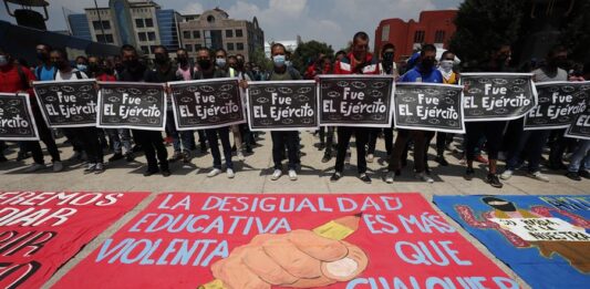 Activistas y familiares de los estudiantes desaparecidos de Ayotzinapa realizan hoy una jornada de protesta (2)