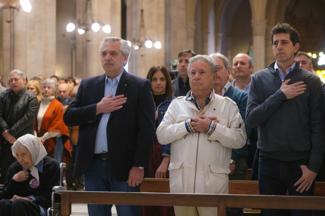 Alberto Fernández-Foto twitter El presidente de Argentina, Alberto Fernández, asistió este sábado a la denominada Misa por la Paz en la Basílica de Nuestra Señora de Luján -la patrona del país suramericano-, convocada tras el ataque a la vicepresidenta, Cristina Fernández, perpetrado el pasado 1 de septiembre.