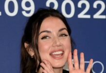 Ana de Armas empieza su monólogo de "Saturday Night Live" en español Ana de Armas