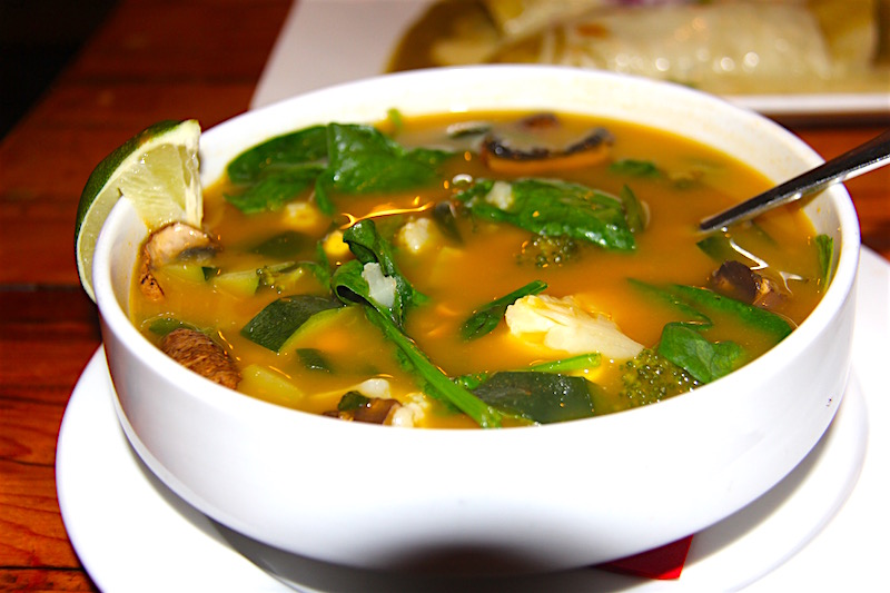 La cocina mexicana es muy popular en Nueva York y no hay quien no la haya saboreado, su diversidad abarca todos los gustos, como esta exquisita sopa totalmente vegetariana del famoso restaurante Papadzul en el exclusivo Soho de Manhattan.