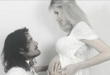 Mario Cimarro anunció el nacimiento de su hija Cimarro con su pareja, Bronislava Gregušová, al final del embarazo.