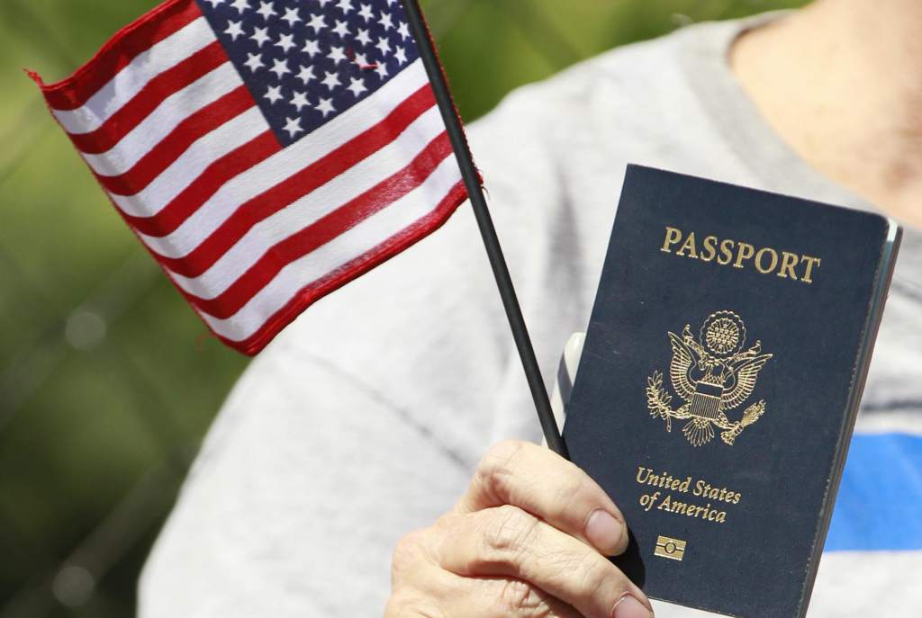Más 19.000 extranjeros se convertirán en ciudadanos de Estados Unidos en 235 ceremonias que honran el Día de la Constitución y el Día de la Ciudadanía, informó hoy el Servicio de Inmigración y Ciudadanía (USCIS).