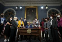 Eric Adams firma legislaciones que fortalece la salud materna