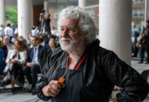 El artista Cristóbal Gabarrón realiza una obra en la sede de la BMCC (3)