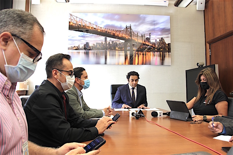 COMISIONADO VASAN CON PRENSA HISPANA