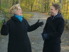 Política, diplomática, abogada, escritora y, desde este viernes, Hillary Cliton añade también a su trayectoria el título de productora de documentales porque acaba de estrenar su propia serie, titulada "Gutsy", sobre la influencia de "mujeres valientes y pioneras" en la sociedad estadounidense.