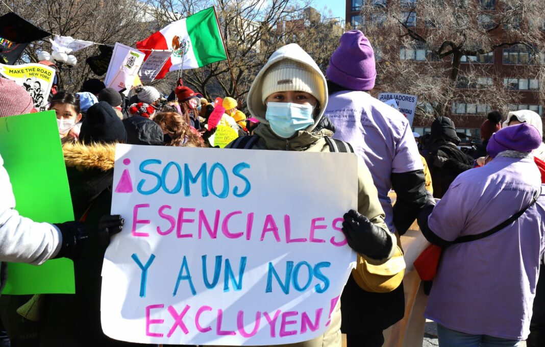 Un grupo de inmigrantes que trabajaron en las labores de limpieza tras el atentado de las Torres Gemelas reclamó este sábado en Nueva York que por lo menos se legalice su estatus migratorio, al haber pasado ya 21 años desde el atentado.