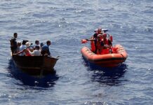Nicaragua detiene dos embarcaciones con migrantes, casi todos venezolanos Dos embarcaciones ocupadas por 31 migrantes, en su mayoría venezolanos, y 5 tripulantes nicaragüenses, fueron detenidas por la Fuerza Naval de Nicaragua mientras se desplazaban en el mar Caribe sin documentos, informaron este sábado las autoridades.