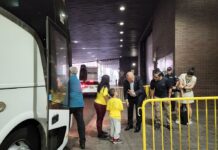 Nuevo refugio para mujeres solteras y familias de adultos sin niños Inmigrantes llegando a la ciudad de Nueva York.