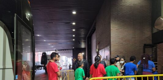 Nueva York recibiendo a inmigrantes.