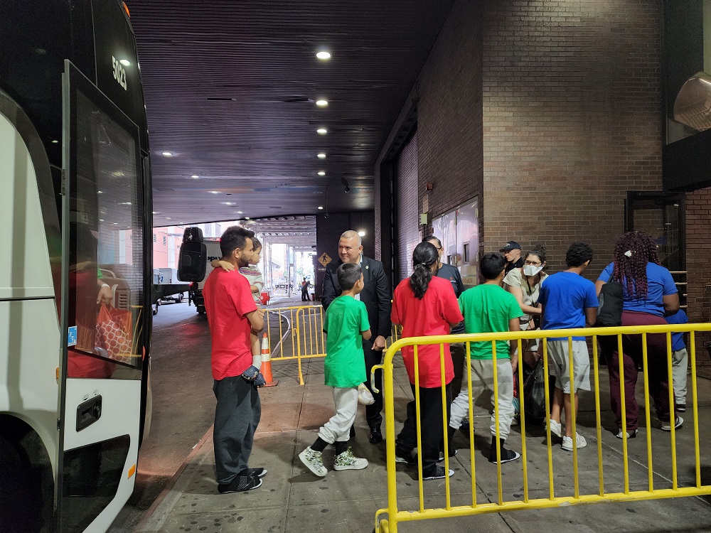 Nueva York recibiendo a inmigrantes.