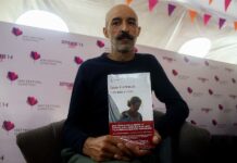 "Llévame a casa" es la más reciente obra literaria de Jesús Carrasco, una novela en la que muchas personas se sentirán reflejadas porque narra una realidad bien conocida que es la del espacio doméstico, la de las familias, de las relaciones familiares, pero con una nueva mirada, explica en una entrevista con Efe.