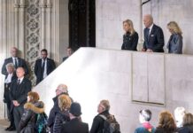 Biden dice que Isabel II le recordaba a su propia madre Joe Biden y Jill Biden
