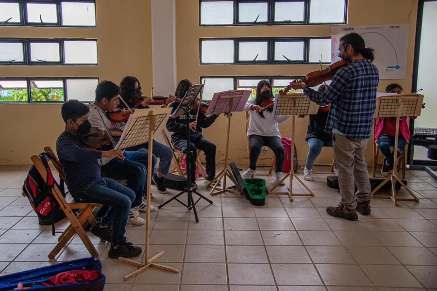 J&oacute;venes ind&iacute;genas forman orquesta (1)