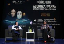 Mexicana De la Parra se sumerge en el teatro 'clown' en su nuevo espectáculo La actriz mexicana Gabriela Muñoz (i) y la directora de orquesta Alondra de la Parra