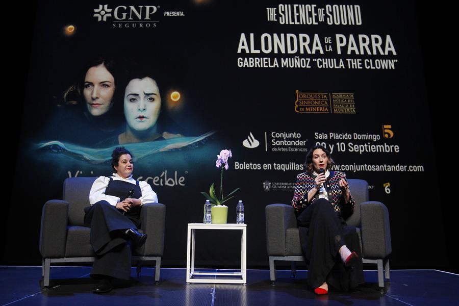 La actriz mexicana Gabriela Muñoz (i) y la directora de orquesta Alondra de la Parra La actriz mexicana Gabriela Muñoz (i) y la directora de orquesta Alondra de la Parra