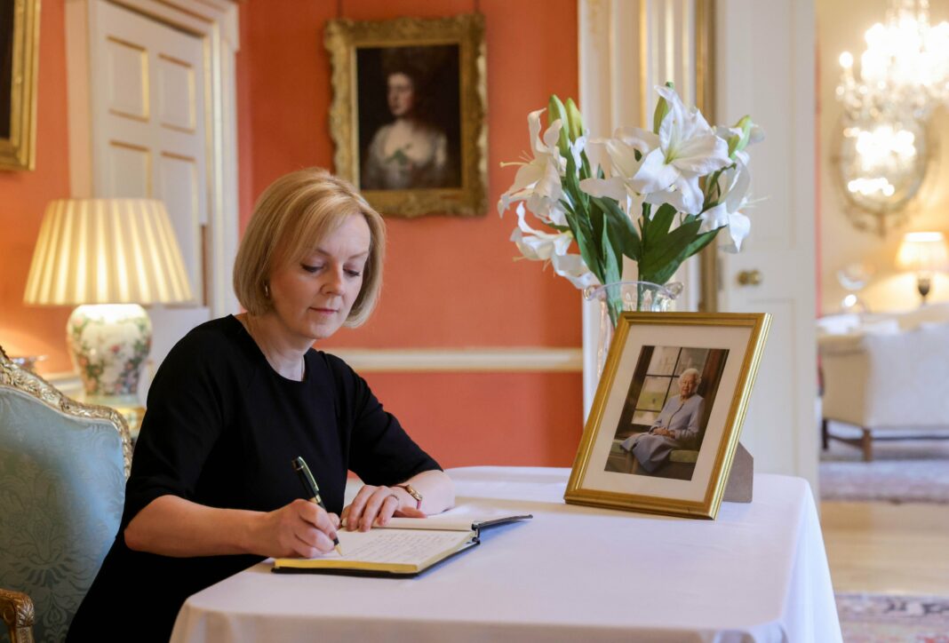 La primera ministra británica, Liz Truss, y el presidente de Estados Unidos, Joe Biden, no se reunirán el domingo en Downing Street, como estaba previsto, sino que pospondrán el encuentro hasta el miércoles, en el marco de la Asamblea General de la ONU, anunció el sábado un portavoz de la jefa de Gobierno.