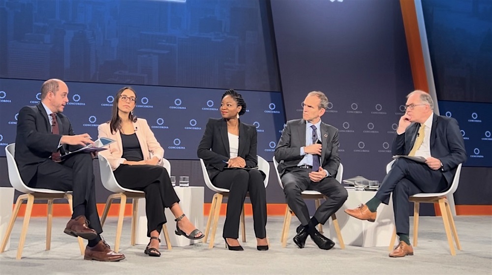 El ministro Julio Jos&eacute; Prado, primero a la Izq. participando en uno de los foros de comercio mundial realizados en la ciudad de Nueva York durante septiembre del 2022.